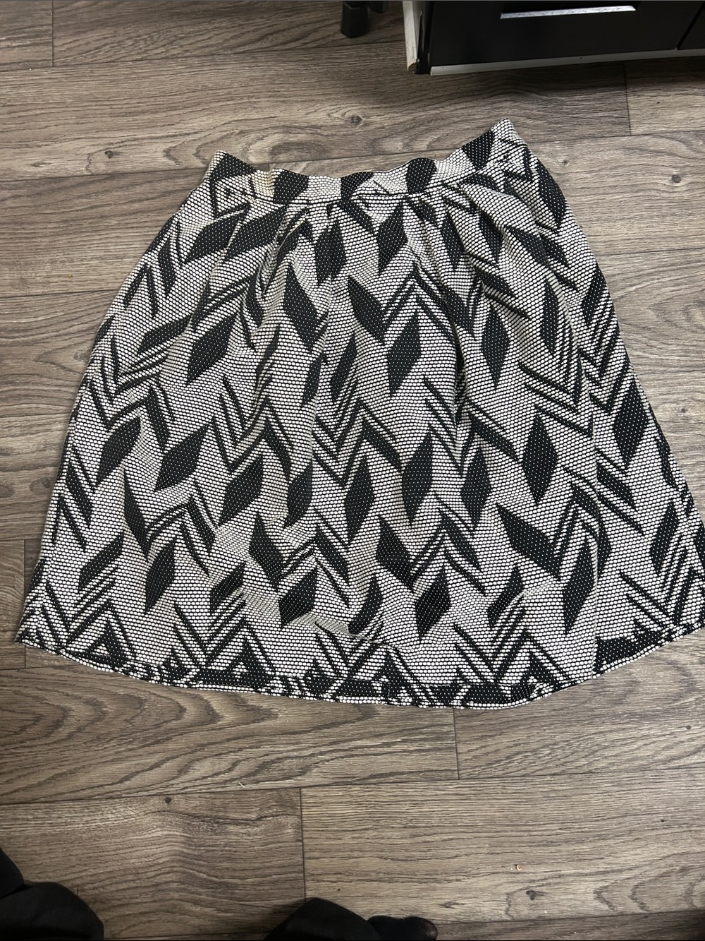 eva mendes for New York & Company Black and White A-Line Leaf Print Skirt